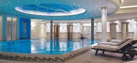 Rakouský hotel Harisch Weisses Rössl s bazénem