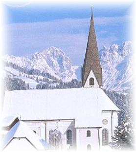 Středisko Reith bei Kitzbühel s barokním kostelem