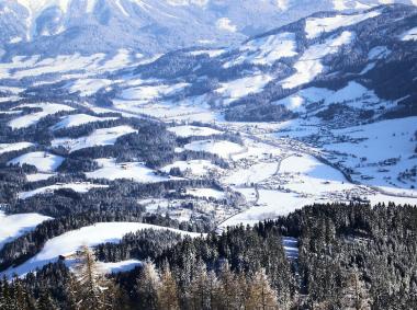 Sjezdovka Streif - pohled na Hahnenkamm