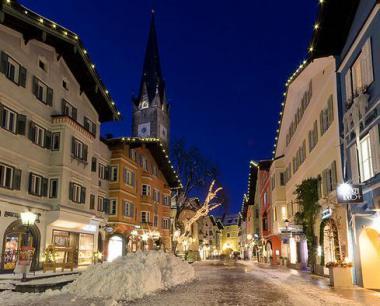 Kitzbühel - vánoční výzdoba jedné z ulic